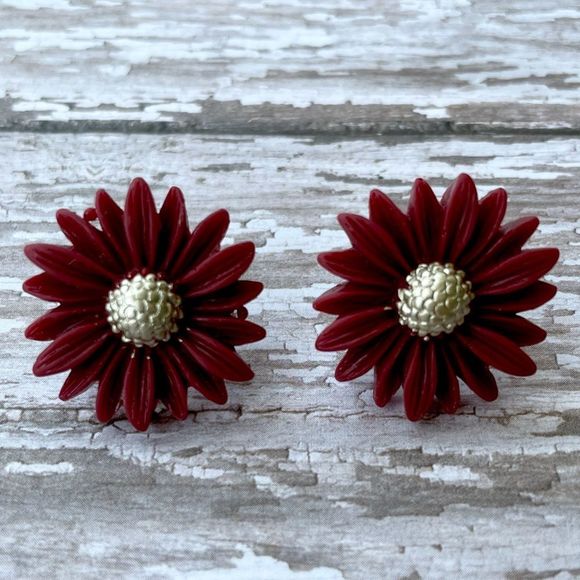 Burgundy Carved Look Daisy Flower Pierced Earring - Picture 1 of 4